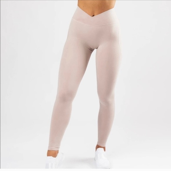 Alphalete Cross Waist Leggings - Picture 6 of 6